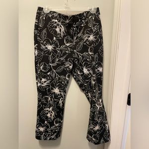 Woman’s  White House Black Market Capri crop pant
